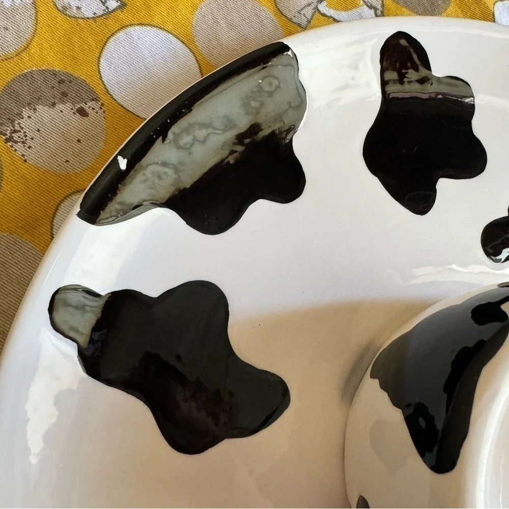 Vintage 1993 black and white cow appetizer and dip tray and cup